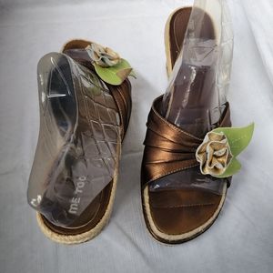 Me Too Wedge Sandal, Alexandra, bronze & Green with flower emblem